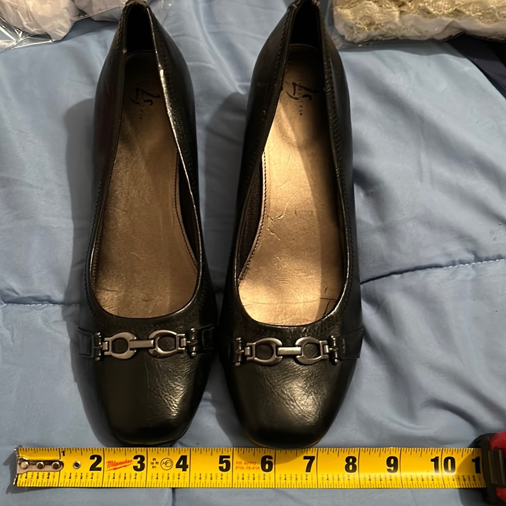 Womens size 11 black wedge pumps